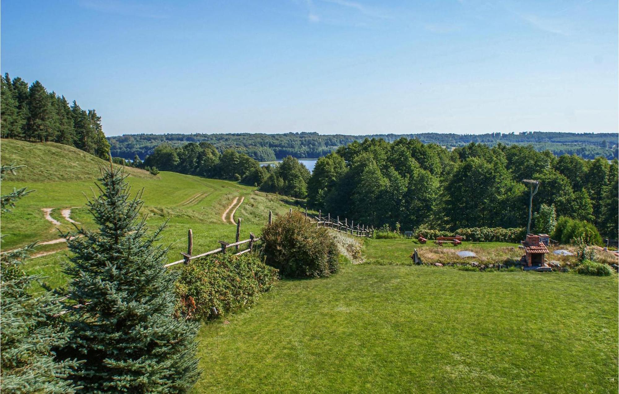 4 Bedroom Amazing Home In Biskupiec Biesowko エクステリア 写真